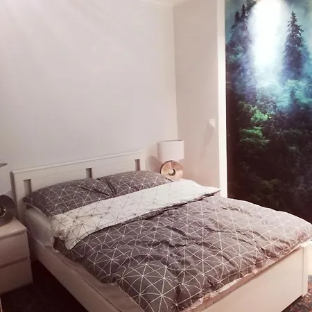 Przy Gimnazjalnej Μπίντγκοστς